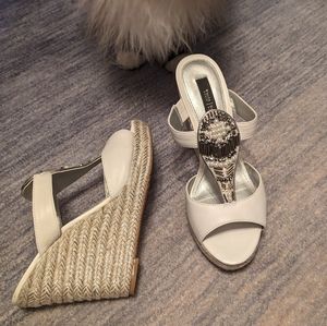 Stylish white wedge with bead details